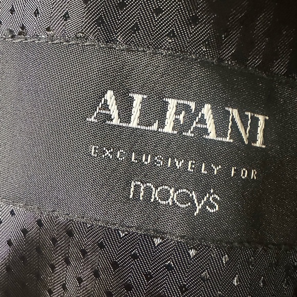 Men’s suit - Picture 2 of 3